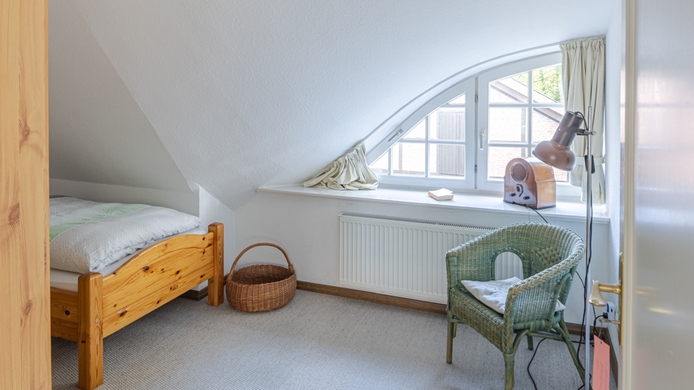 Exklusives und gepflegtes Reetdachanwesen mit Pferdestall in ländlicher Lage von Bad Zwischenahn