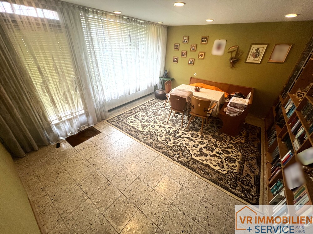 Haus mit Geschichte: Ehemaliger Dorfladen mit Wohnhaus und Nebengebäuden in 97645 Urspringen!