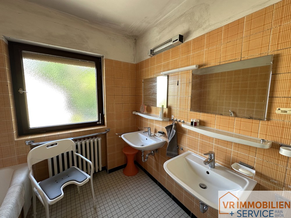 Ihr Eigenheim im Grünen- Wohnhaus mit Doppelgarage und Garten in 97616 Bad Neustadt/S.