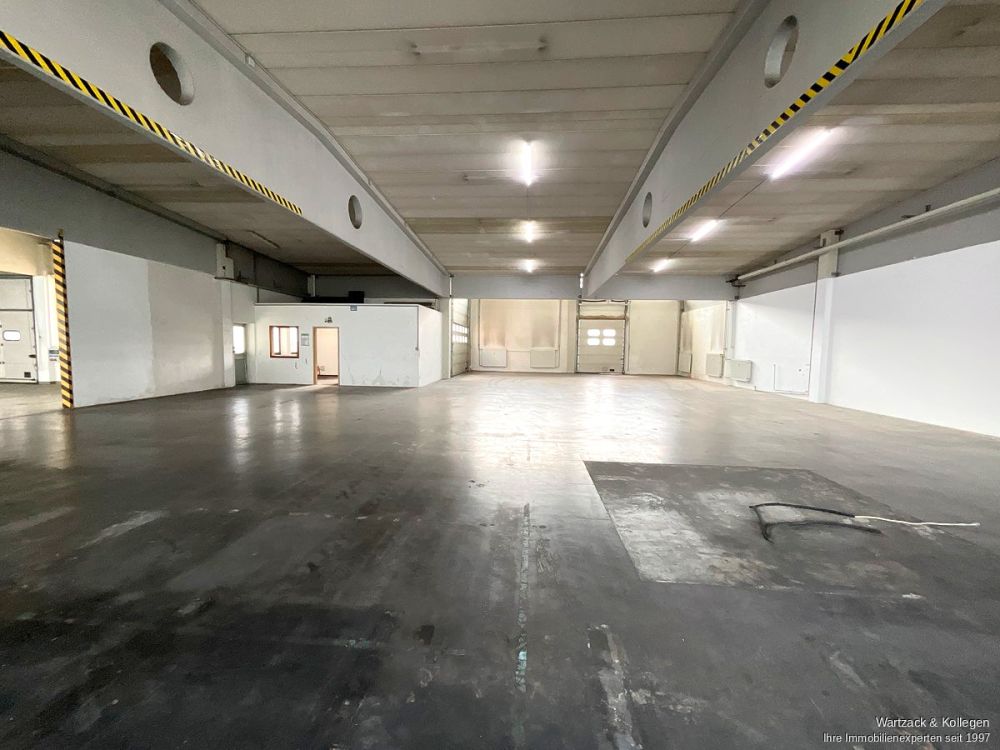 Produktionshalle mit Bürofläche
in Schwabach,
Gewerbegebiet Kiefernschlag