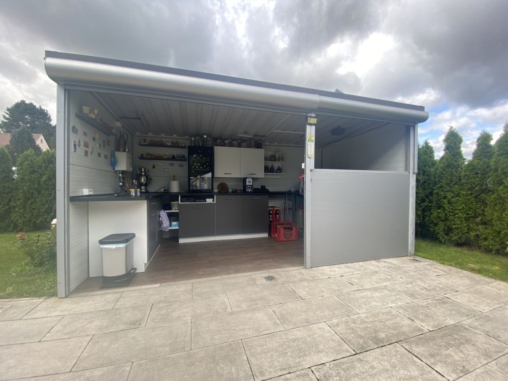 Sehr schöner, moderner Bungalow mit großem Carport in Störnstein zu verkaufen!