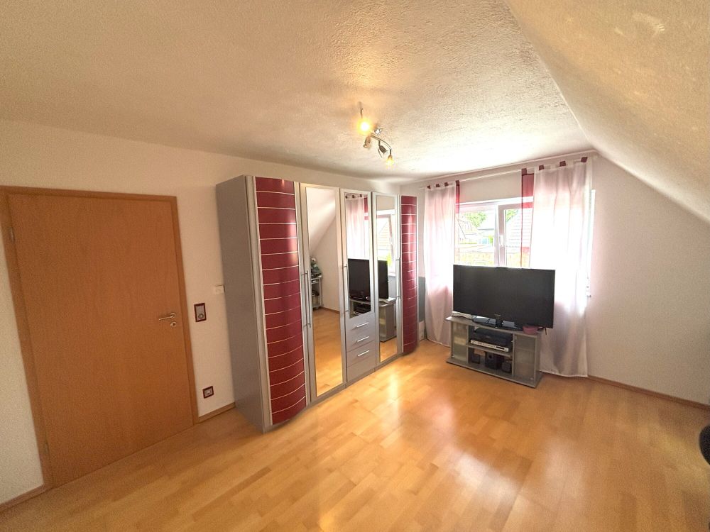 Freistehendes Einfamilienhaus mit repräsentativem Entree + Bürofläche (16)