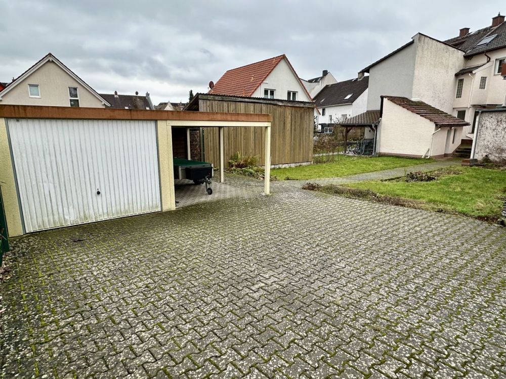 Charmante, gepflegte Immobilie mit Potenzial
Garagen, Carport und Garten