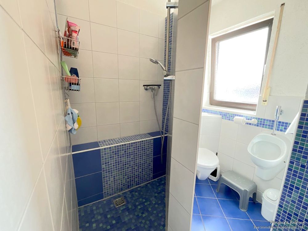 Renovierte 4-Zimmer-Wohnung 
mit 94 m² Wohnfläche, 
Balkon, Einbauküche & TG-Stellplatz