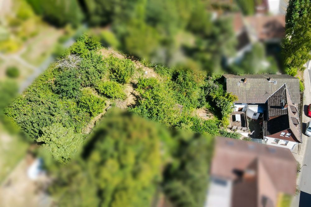 Selbstnutzer & Kapitalanleger aufgepasst:  2-Familienhaus mit Garagentrakt und viel Potential!