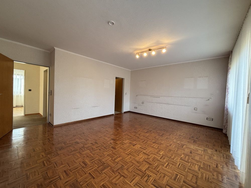 Schlafzimmer mit Zugang zum Bad