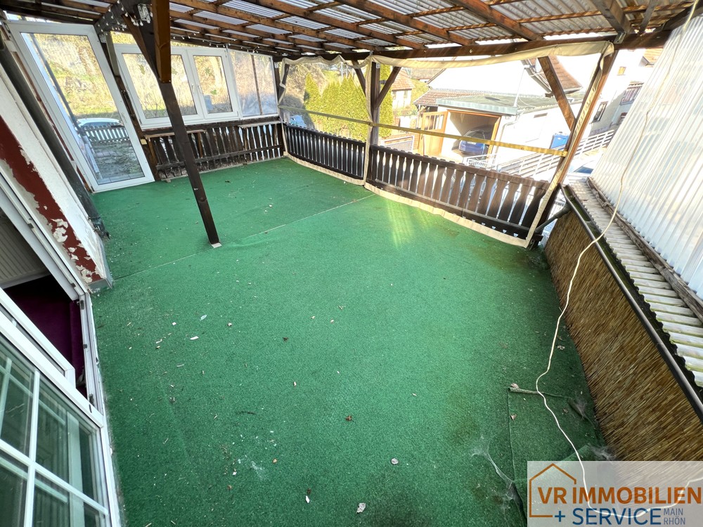 Doppelhaushälfte mit zwei Wohneinheiten und großem Potenzial in 98617 Meiningen-Walldorf