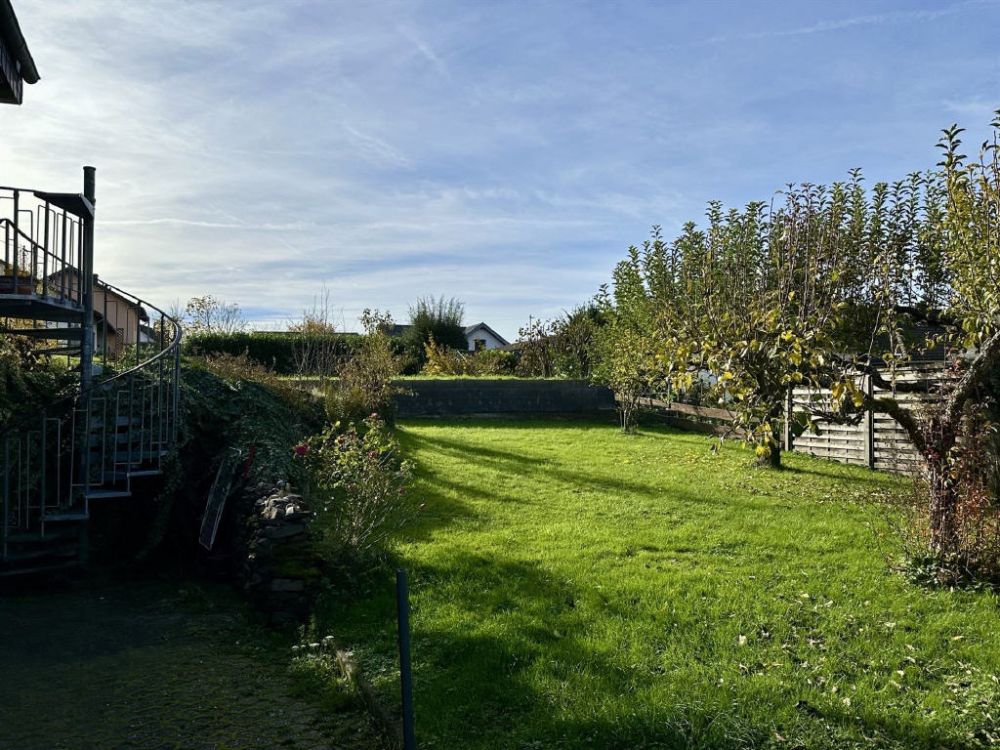 Viel Platz für Ihre Familie - Freistehendes Einfamilienhaus mit Einliegerwohnung in ruhiger Lage von Maring-Noviand