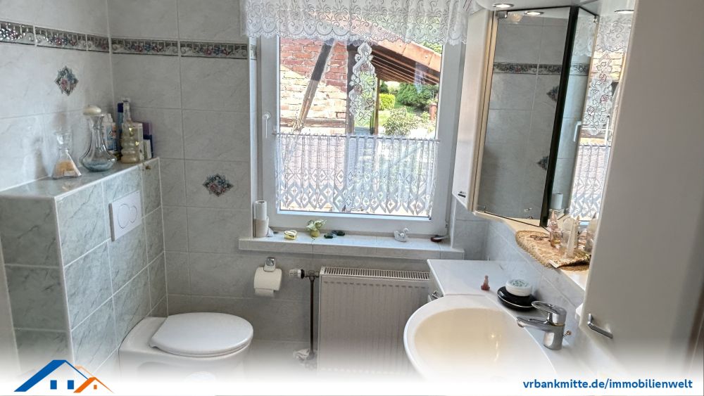 Gepflegtes Einfamilienhaus mit geräumiger Scheune und Garten