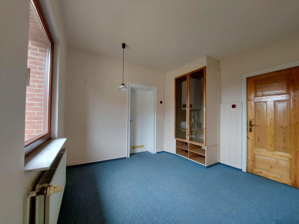 Ein Zuhause mit Potenzial – gemütliche Doppelhaushälfte mit Wintergarten, Carport und Gewächshaus