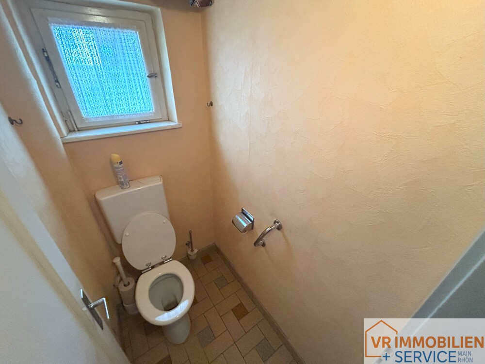 Wohnen & Leben auf dem Land: Großzügiges Wohnhaus mit Halle und Garten in 97633 Gollmuthhausen!