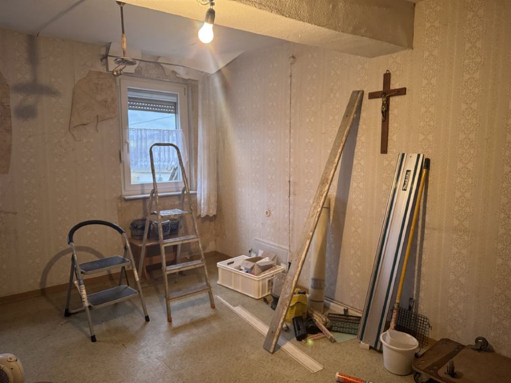 Altes Haus mit riesigen Lagerflächen