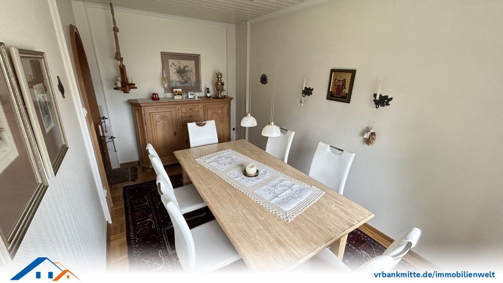 Charmantes Einfamilienhaus mit großem Grundstück, Garage und Blockhütte in Rüdershausen