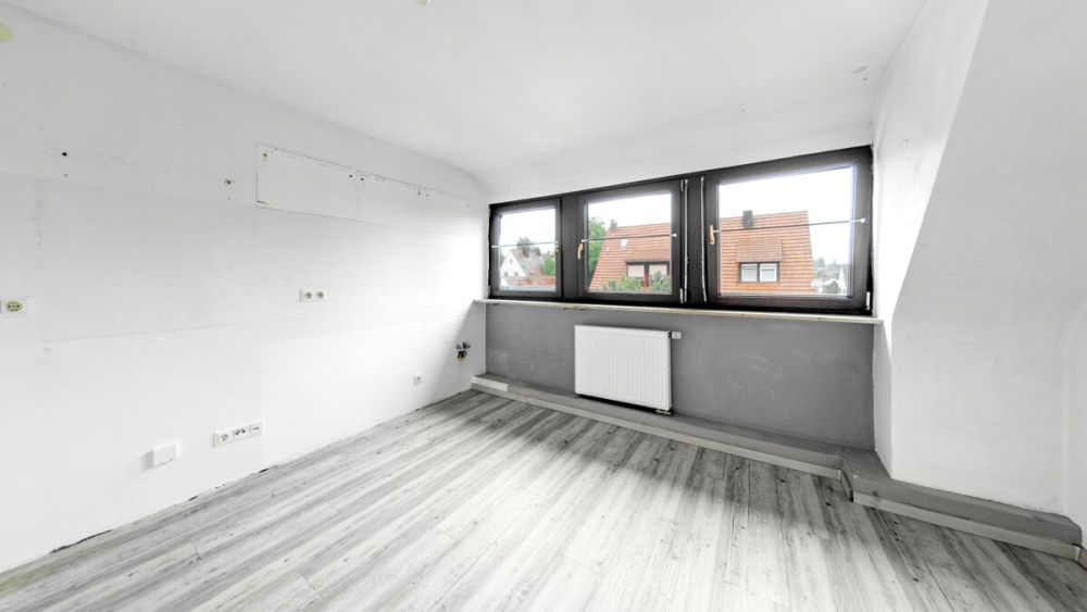 Alle unter einem Dach. Geräumiges Zweifamilienhaus in Erlangen-Frauenaurach.