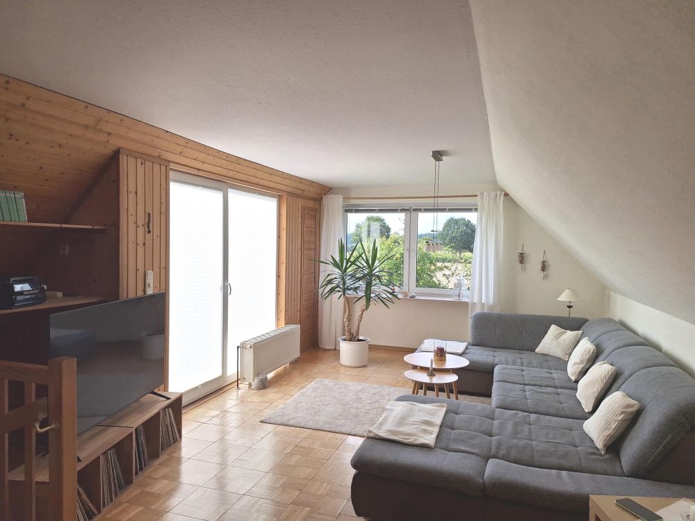 Idyllisch gelegenes Einfamilienhaus mit Einliegerwohnung in Feldrandlage