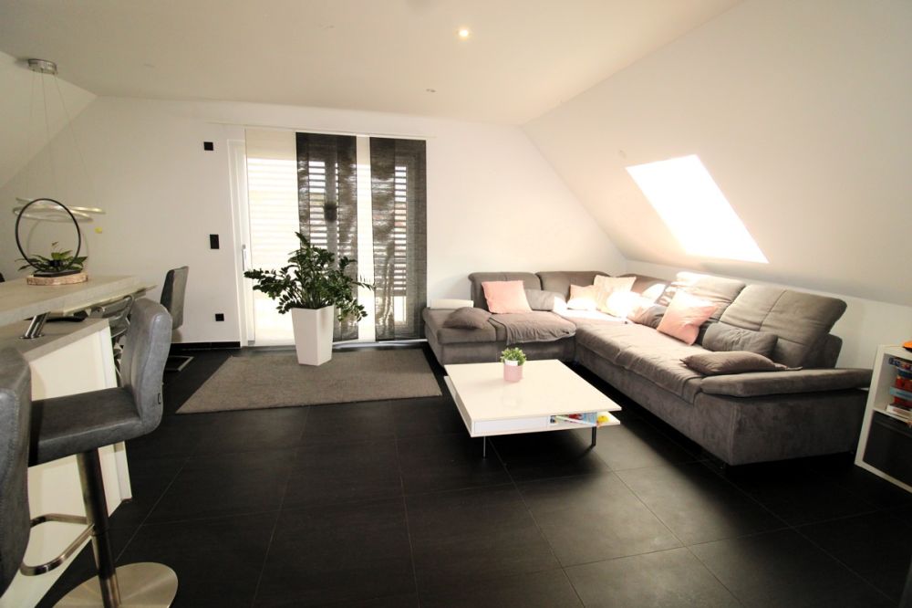 Ideal, um Wohnen und Arbeit zu verbinden: Top saniertes Wohn- und Geschäftshaus in Allersberg!