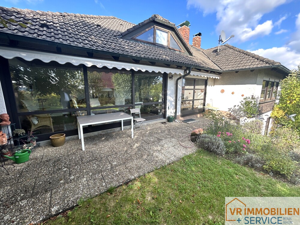 Ihre grüne Oase in 97638 Mellrichstadt ! Einfamilienhaus mit Doppelgarage und traumhaftem Grundstück!
