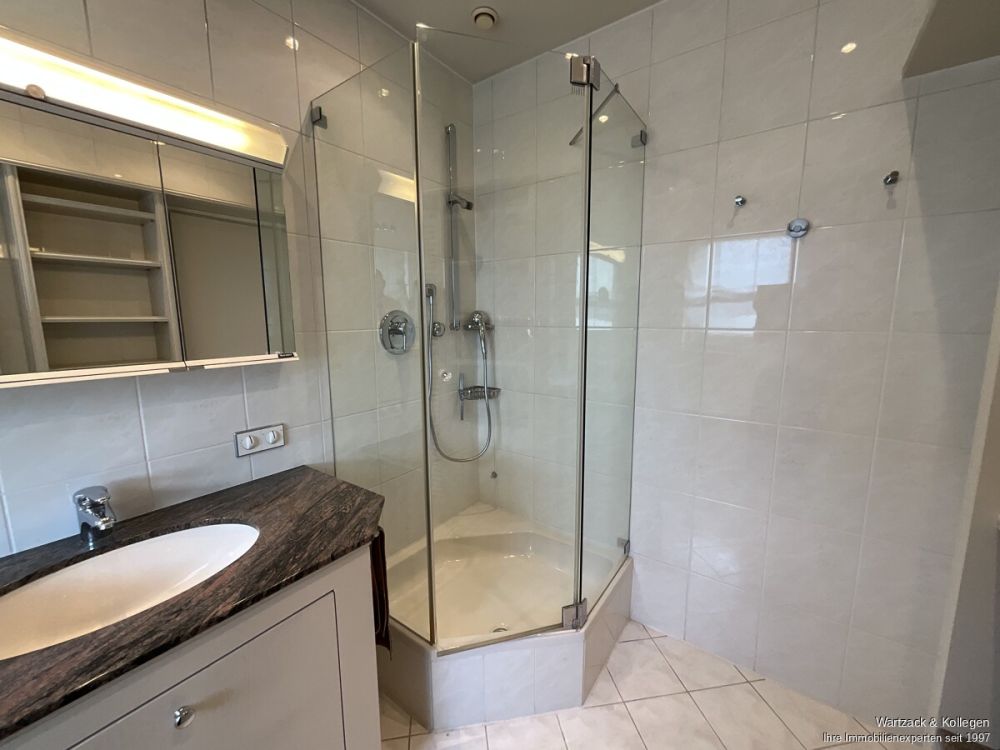 4-Zimmer-Penthouse mit traumhafter Dachterrasse in Wendelstein-Großschwarzenlohe