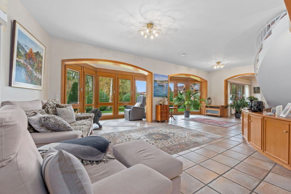 Einzigartiges Mehrgenerationenhaus inklusive traumhaftem Wellnessbereich auf weitläufigem Grundstück