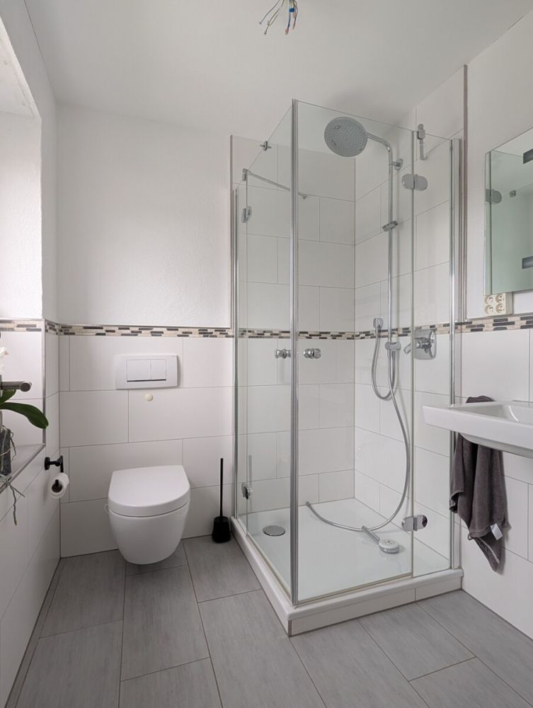 Beeindruckendes Landhaus mit Einliegerwohnung, Doppelgarage und tollem Ausblick auf Wipperfürth