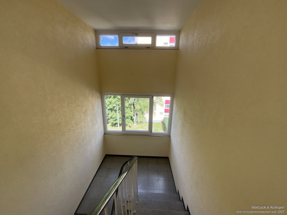 3-Zimmer-Wohnung 
mit 75 m² Wohnfläche 
und Südbalkon 
sofort zur Nutzung frei!