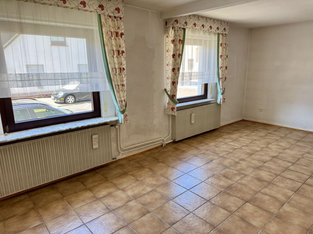 Ein- bis Zweifamilienhaus + Bauplatz