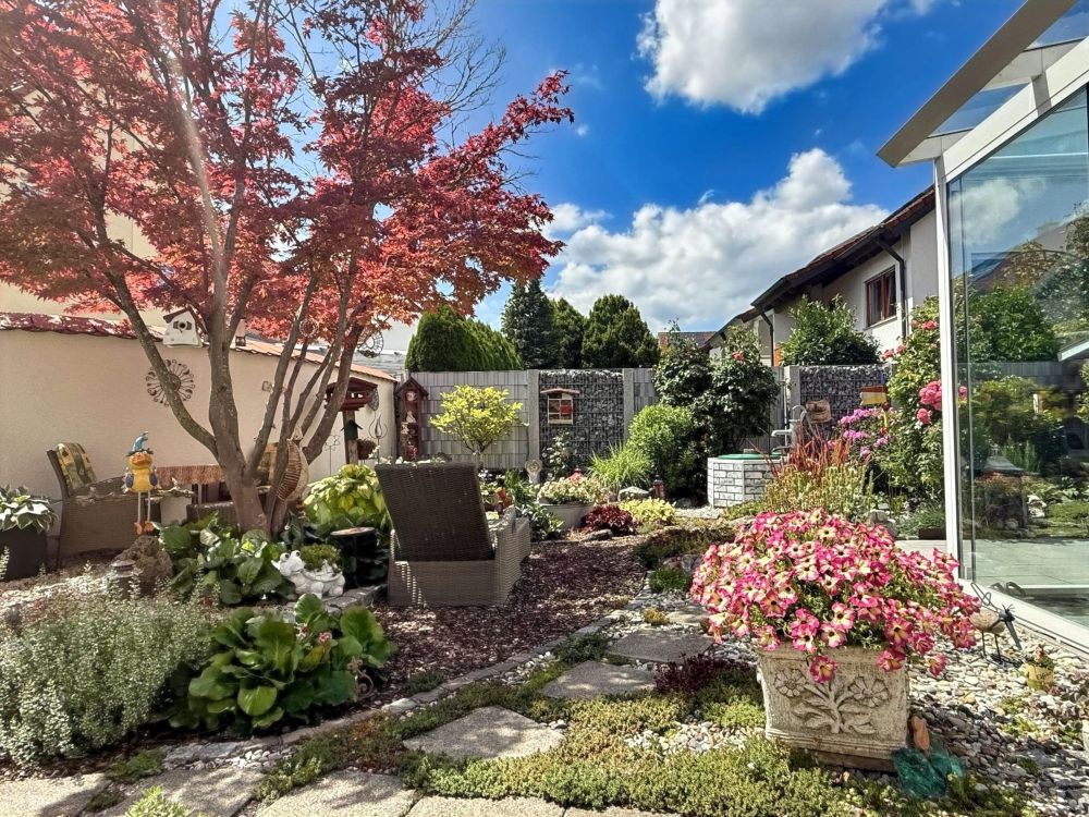 Hochwertig ausgestattetes REH mit viel Platz und traumhaft angelegtem Garten in Königsbrunn