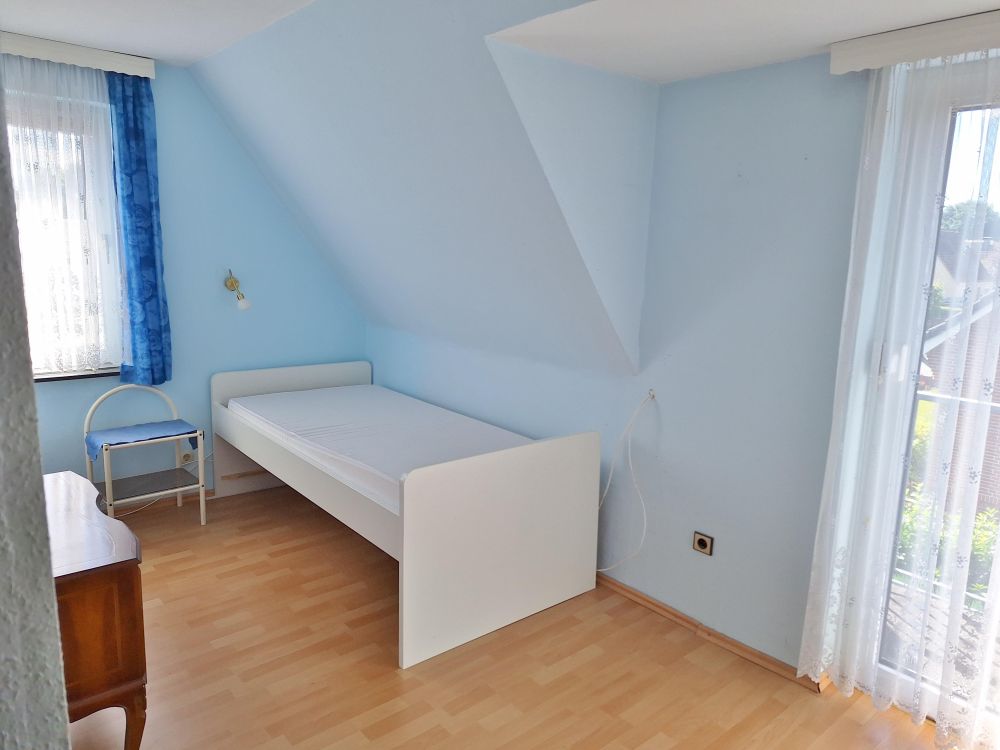Zimmer mit Balkonzugang