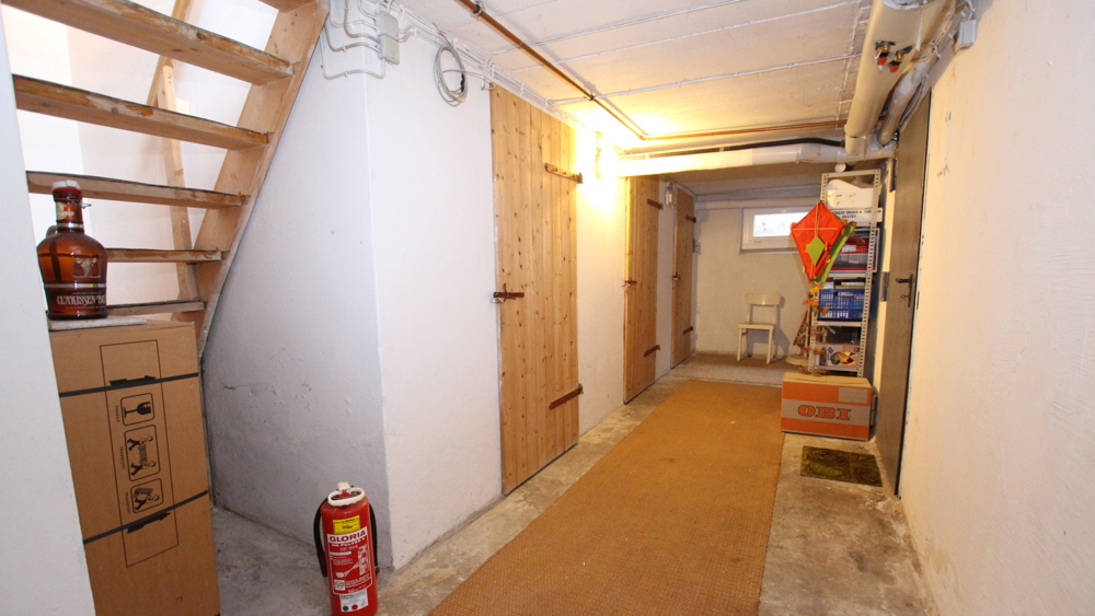 Gepflegtes Zweifamilienhaus mit zwei Garagen und Garten in ruhiger Lage von Bad Zwischenahn-Wehnen