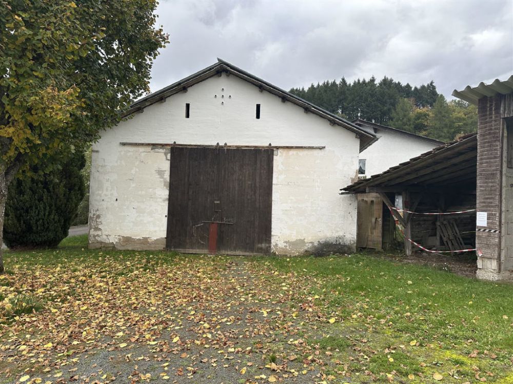 Vielseitiges Wohnhaus mit großem Grundstück und separater Einheit