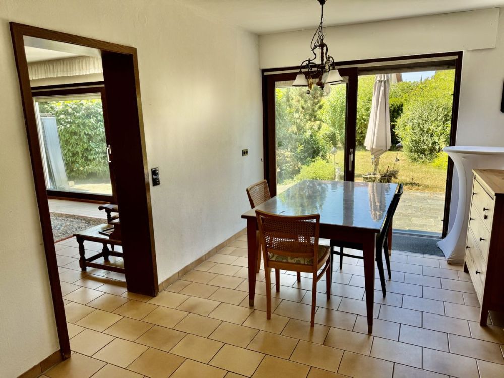 Freistehendes Einfamilienhaus in Traumlage
- Offen, großzügig und umgeben von Grün -