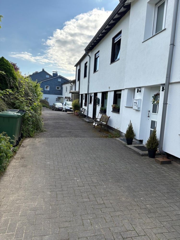 Bezugsfrei ab 01.01.2026: Geräumiges Reihenmittelhaus mit Garten in ruhiger Lage von Marienheide