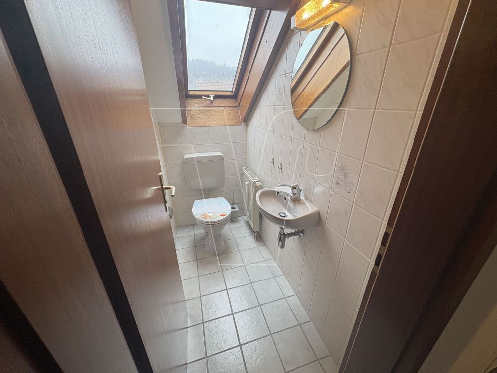 Gepflegte 3-Zimmer-Dachgeschosswohnung mit Stellplatz und Südbalkon