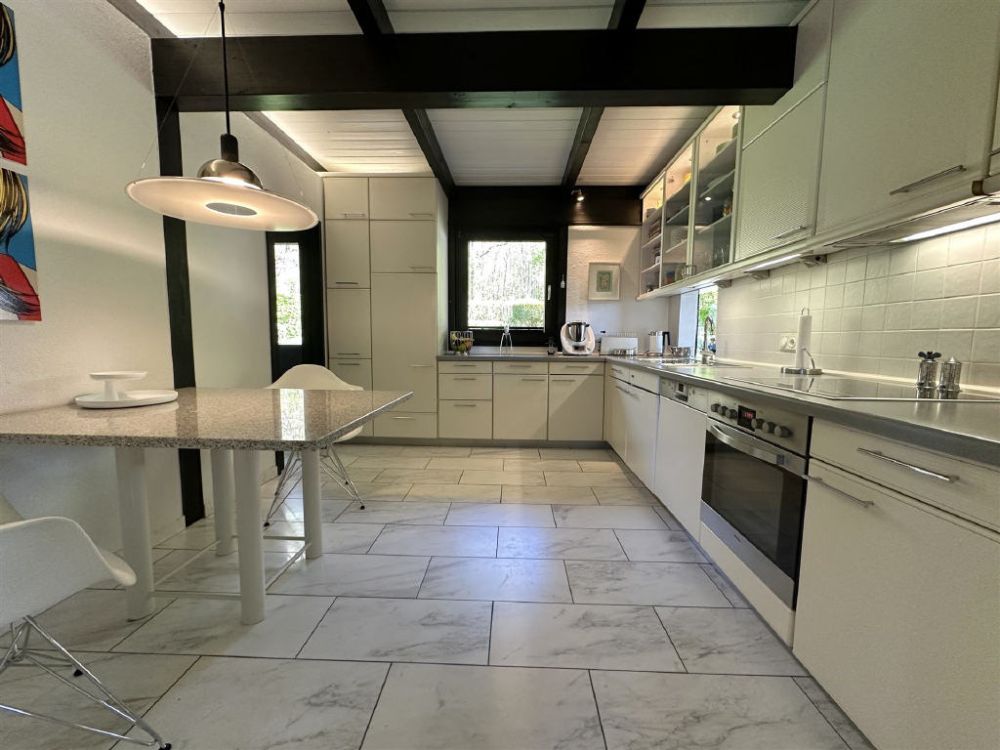 / Architektonisches Highlight in Waldrandlage!