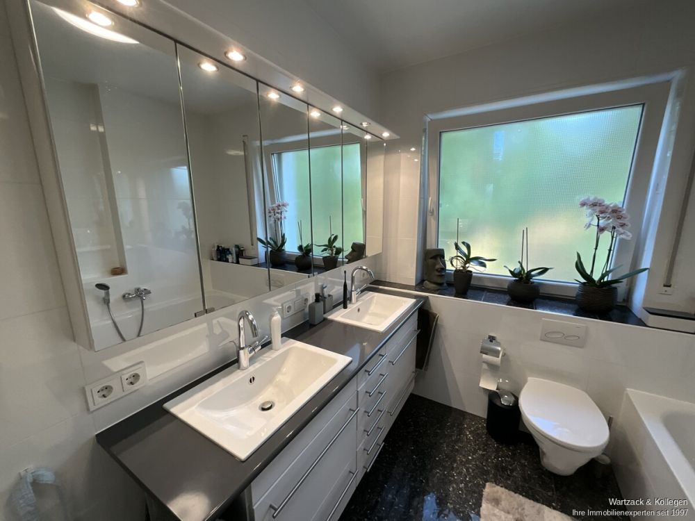 Hier können Sie sofort einziehen 
- viel Platz für die ganze Familie 
und vollständig modernisiert!