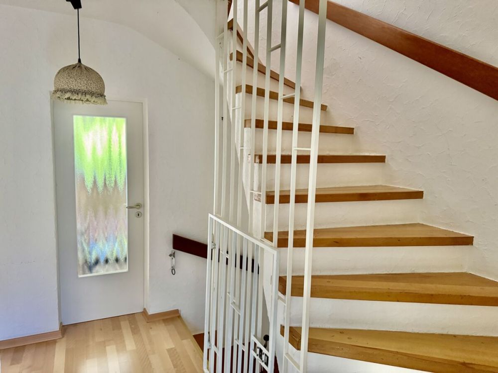 Echte Rarität: 2 Häuser vereint 
Großzügiges Ein- bis Zweifamilienhaus 
mit diversen Möglichkeiten