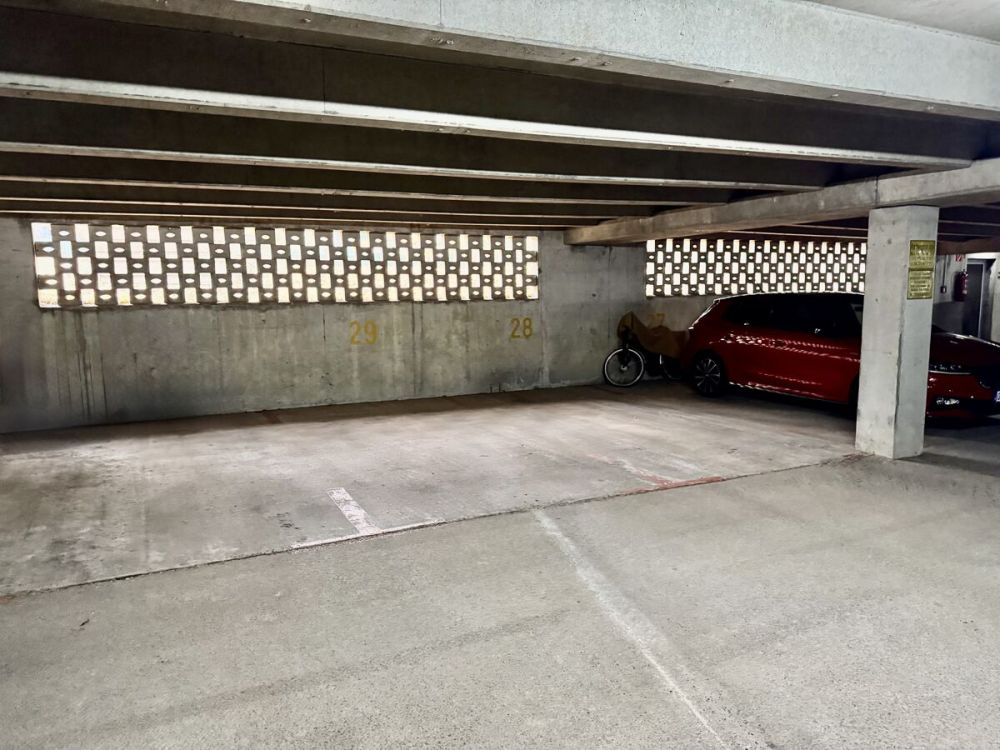 Lichtdurchflutete Eigentumswohnung mit Fernblick
- Tiefgaragenstellplatz+Außenstellplatz & Küche -