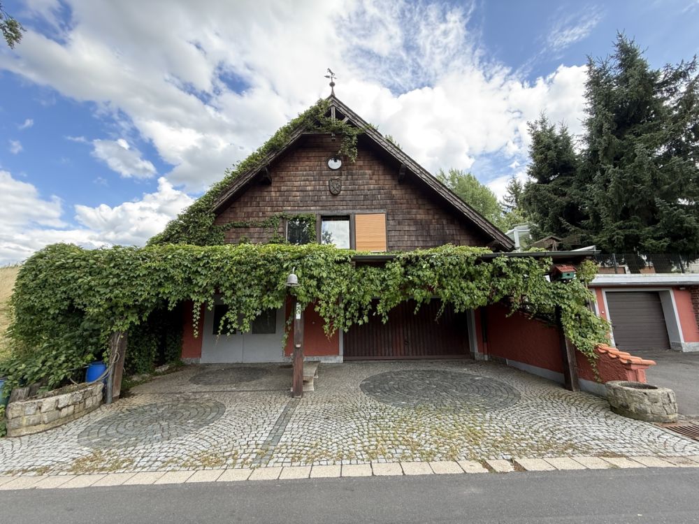 Nebengebäude Garagen