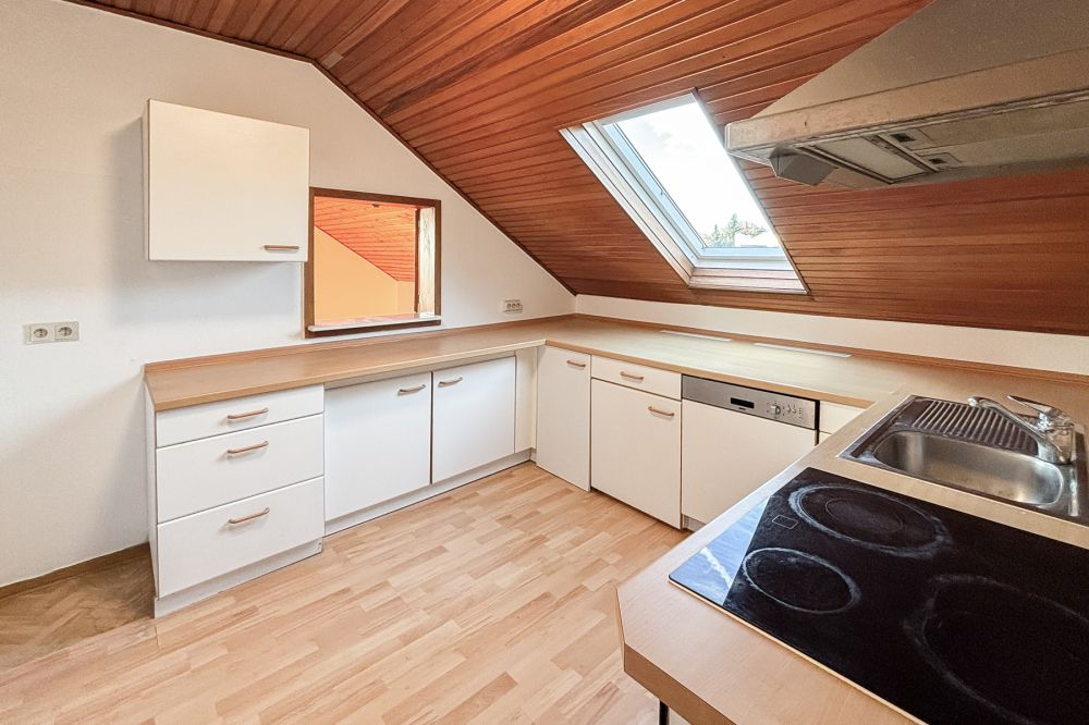 Repräsentatives Mehrfamilienhaus in Reinheim/Zeilhard - Großzügig, vielseitig und sofort bezugsfrei