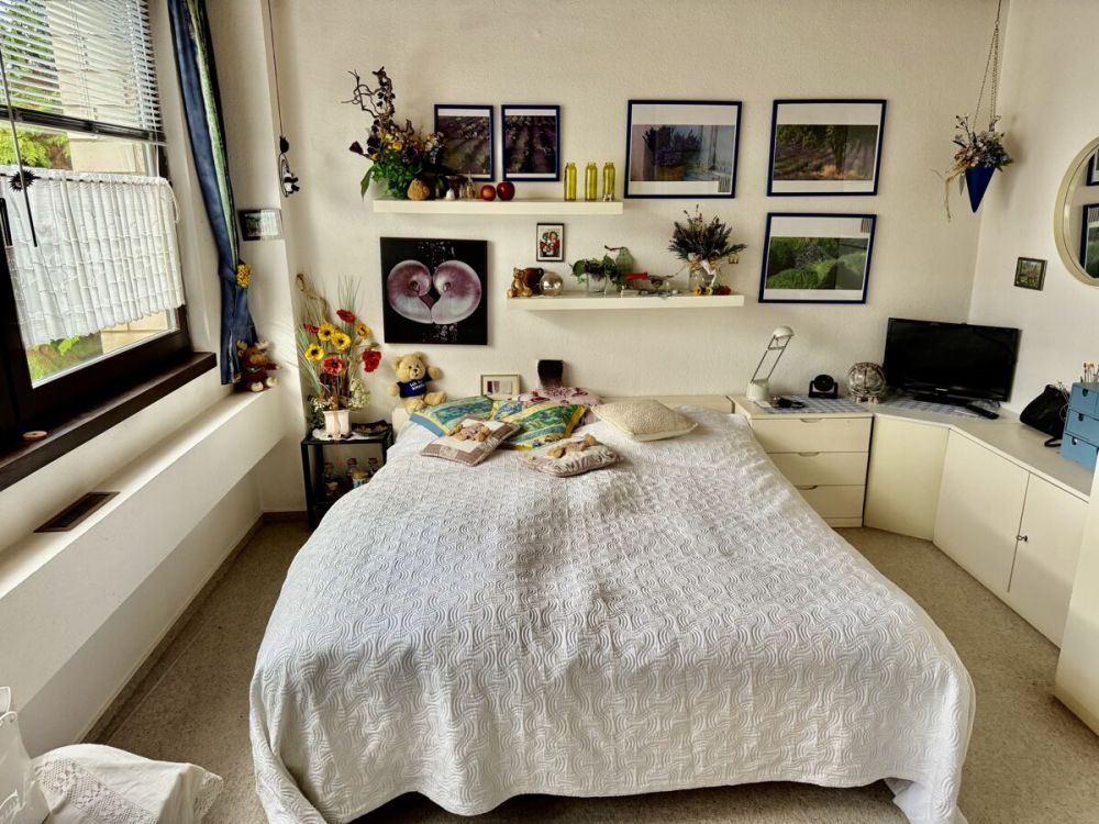 Architektur mit Charakter
großzügiges Split-Level-Haus mit 
separaten Vordergebäude, Garten & Garage