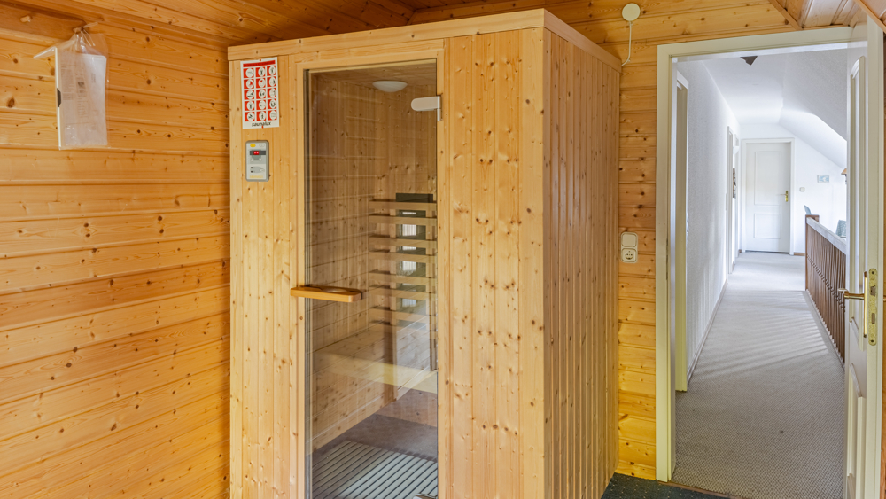 Exklusives und gepflegtes Reetdachanwesen mit Pferdestall in ländlicher Lage von Bad Zwischenahn