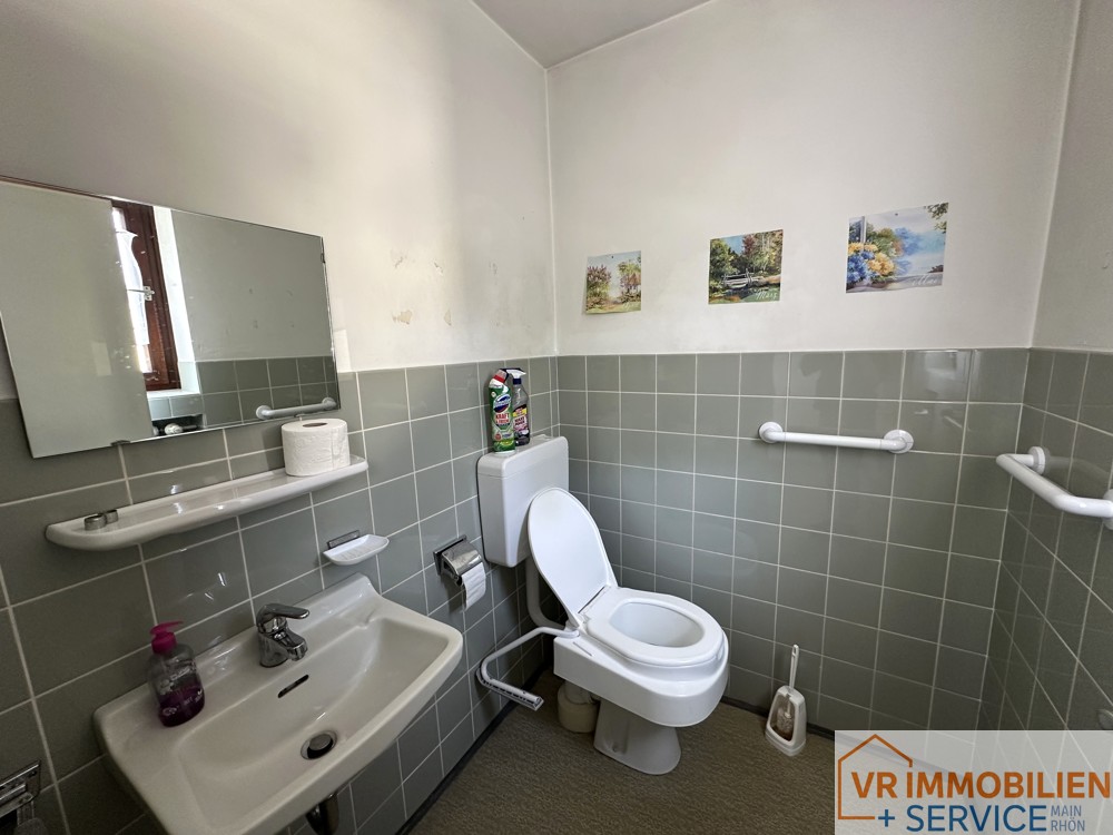 Ihr Eigenheim im Grünen- Wohnhaus mit Doppelgarage und Garten in 97616 Bad Neustadt/S.