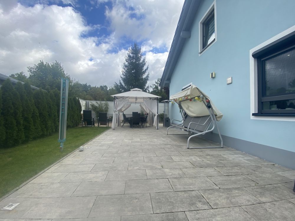 Sehr schöner, moderner Bungalow mit großem Carport in Störnstein zu verkaufen!