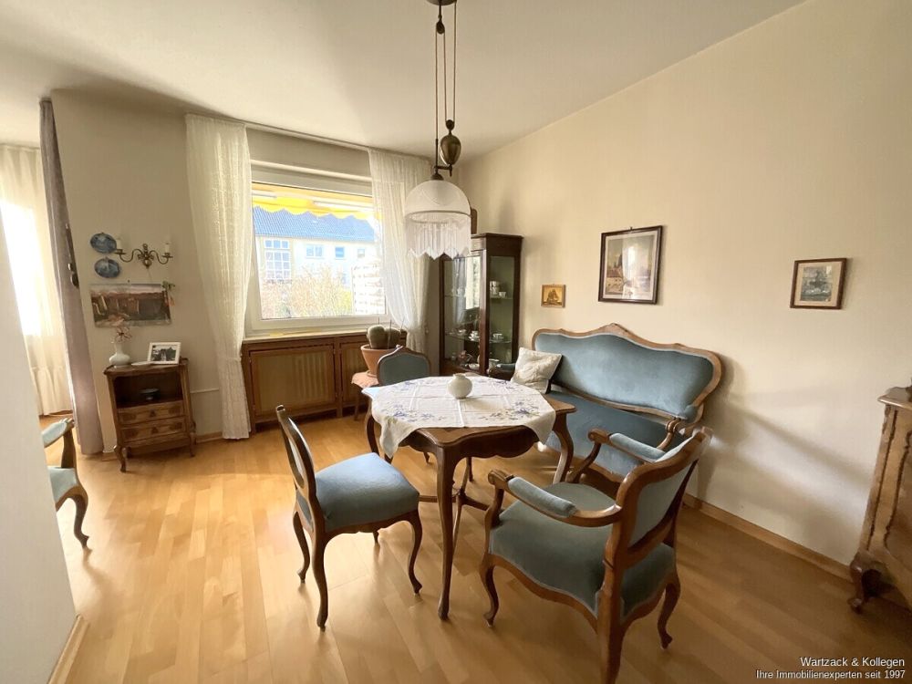 Esszimmer mit Blick in den Garten