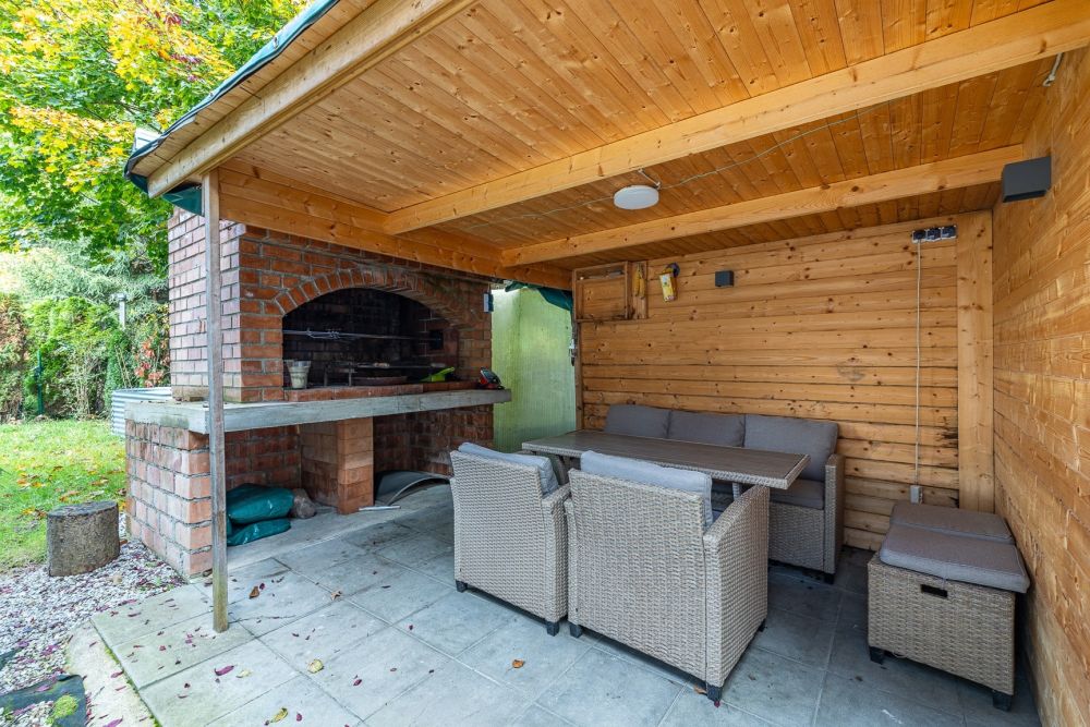 Zweifamilienhaus der Extraklasse - Hier lässt es sich gut leben und arbeiten