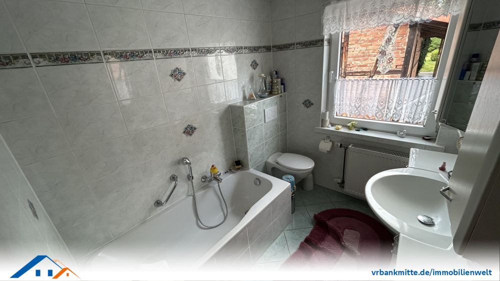 Gepflegtes Einfamilienhaus mit geräumiger Scheune und Garten