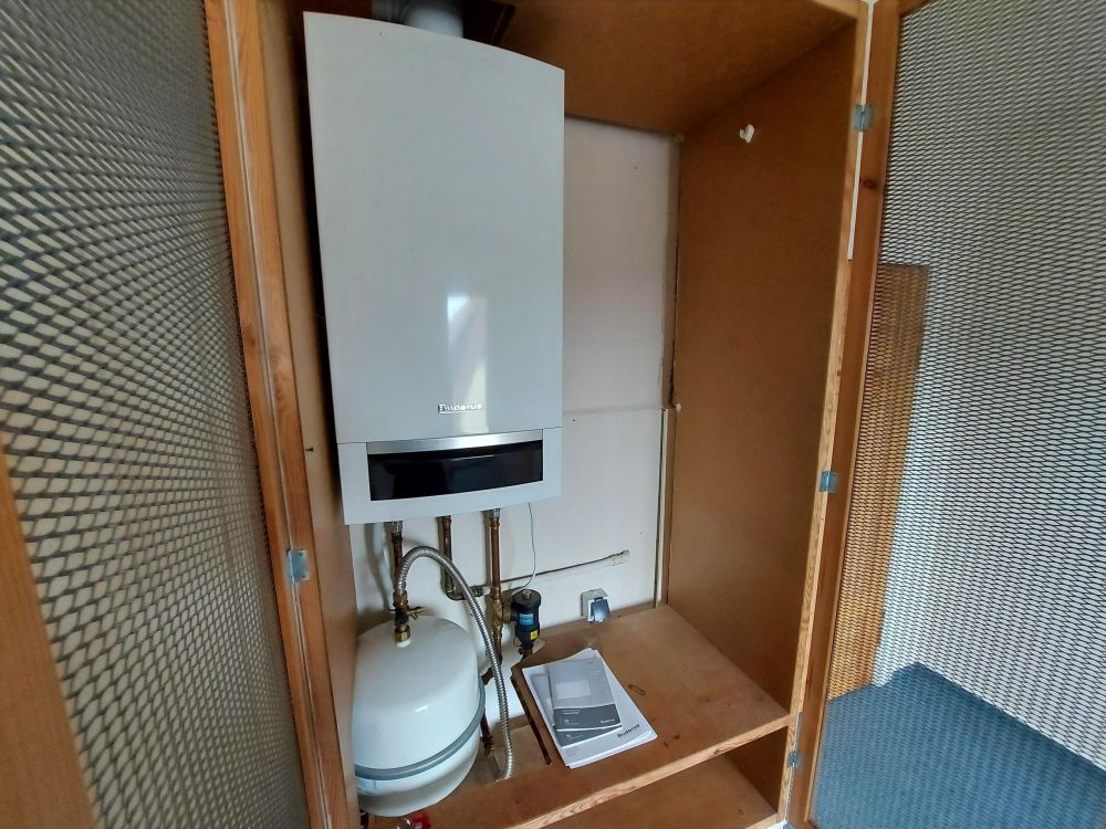 Ein Zuhause mit Potenzial – gemütliche Doppelhaushälfte mit Wintergarten, Carport und Gewächshaus