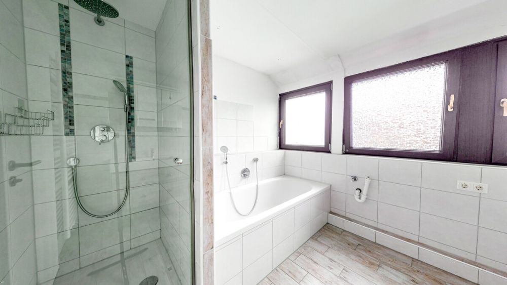 Alle unter einem Dach. Geräumiges Zweifamilienhaus in Erlangen-Frauenaurach.