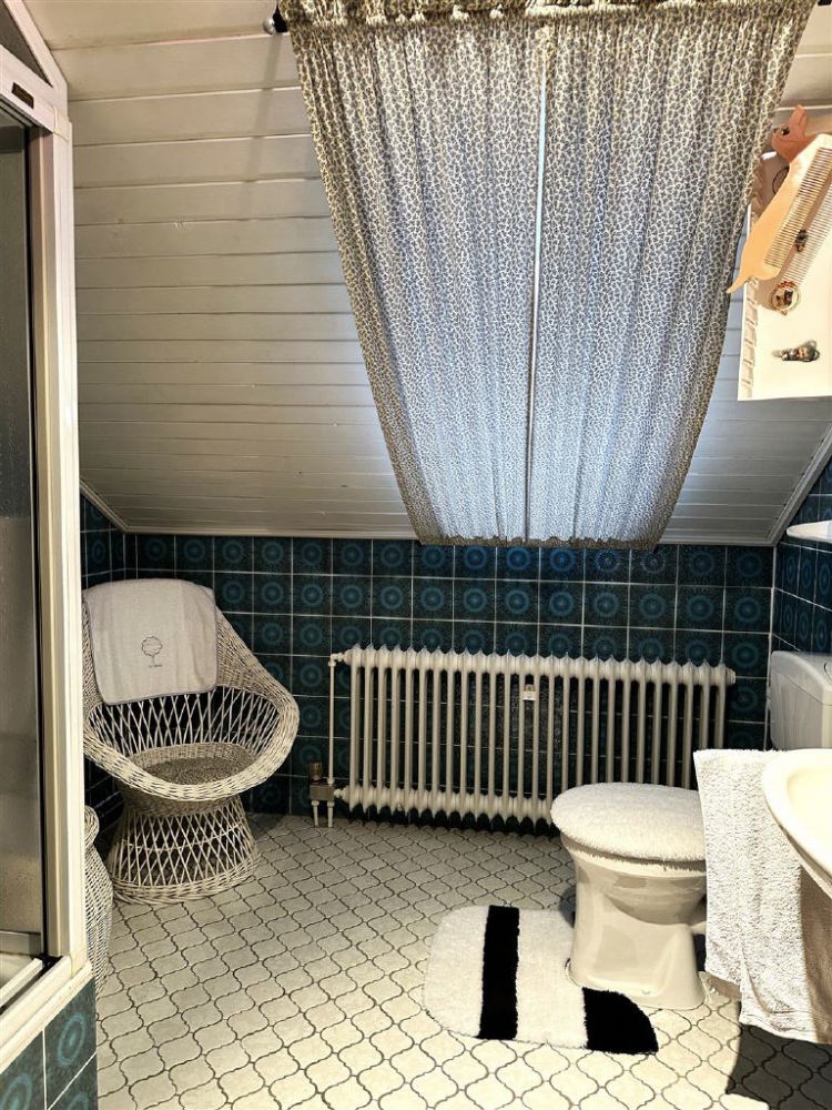 Luxus trifft Funktionalität: Einfamilienhaus mit Büro in Top-Lage