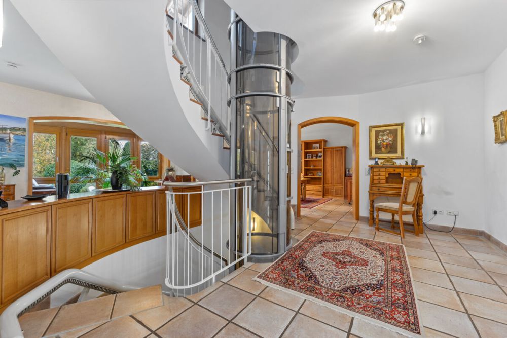 Einzigartiges Mehrgenerationenhaus inklusive traumhaftem Wellnessbereich auf weitläufigem Grundstück